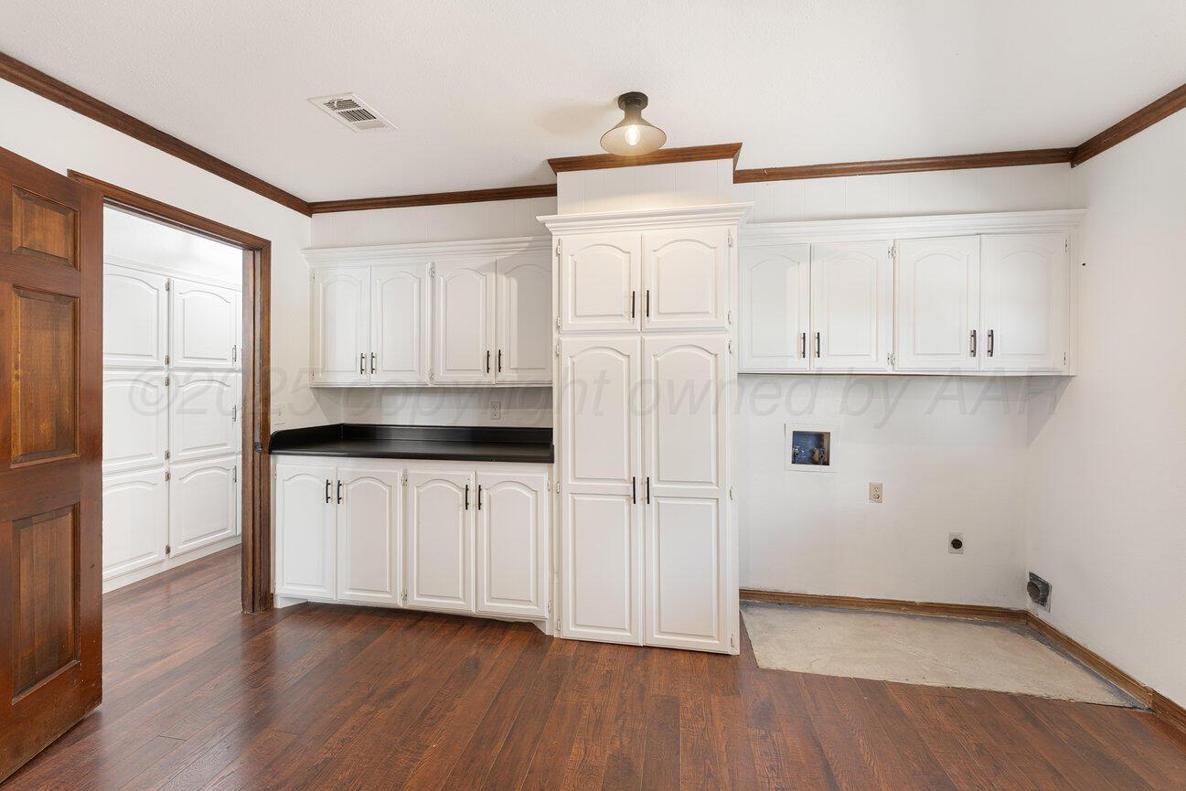 81 COUNTRY CLUB Drive