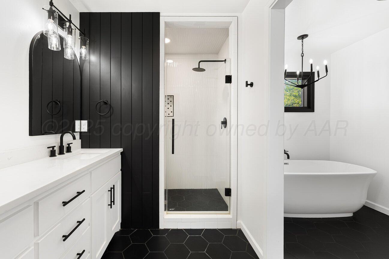 81 COUNTRY CLUB Drive