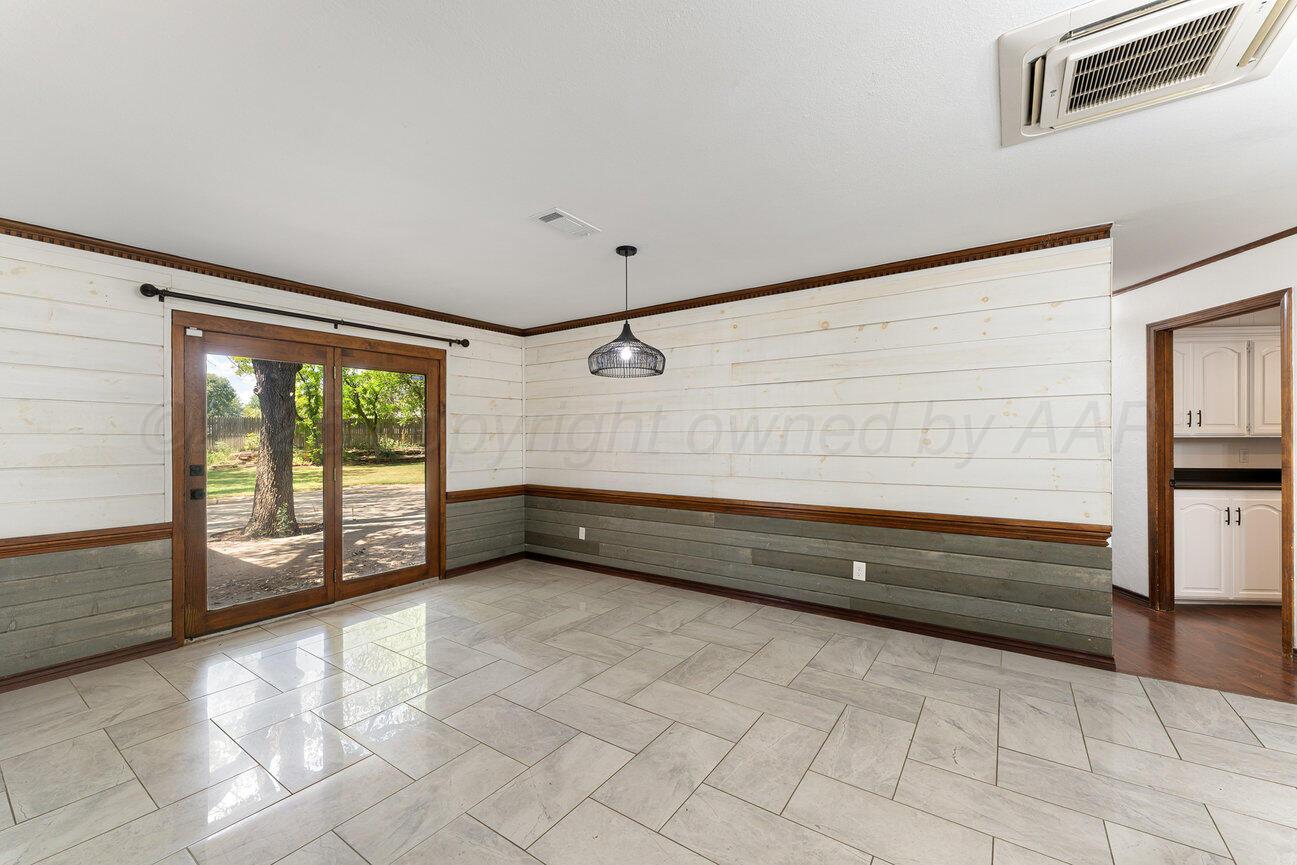 81 COUNTRY CLUB Drive