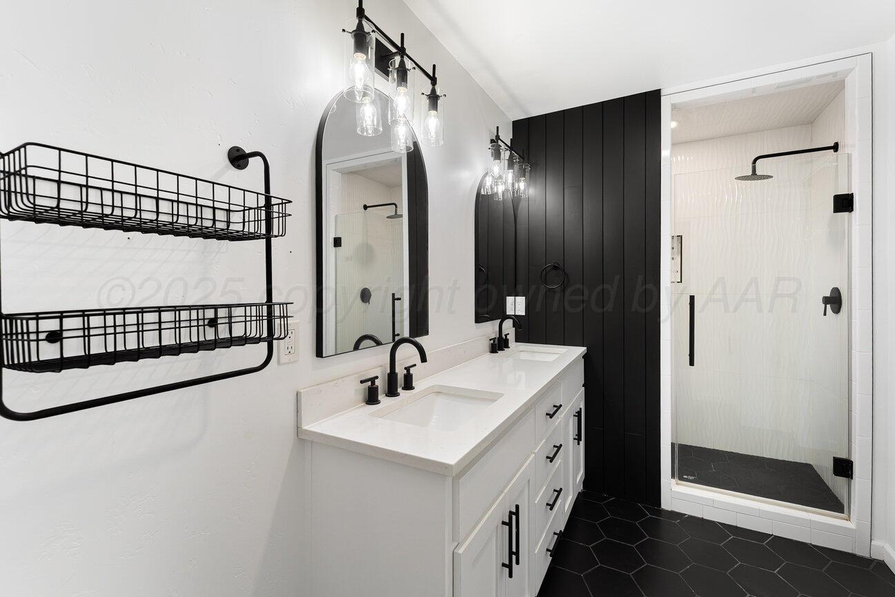 81 COUNTRY CLUB Drive