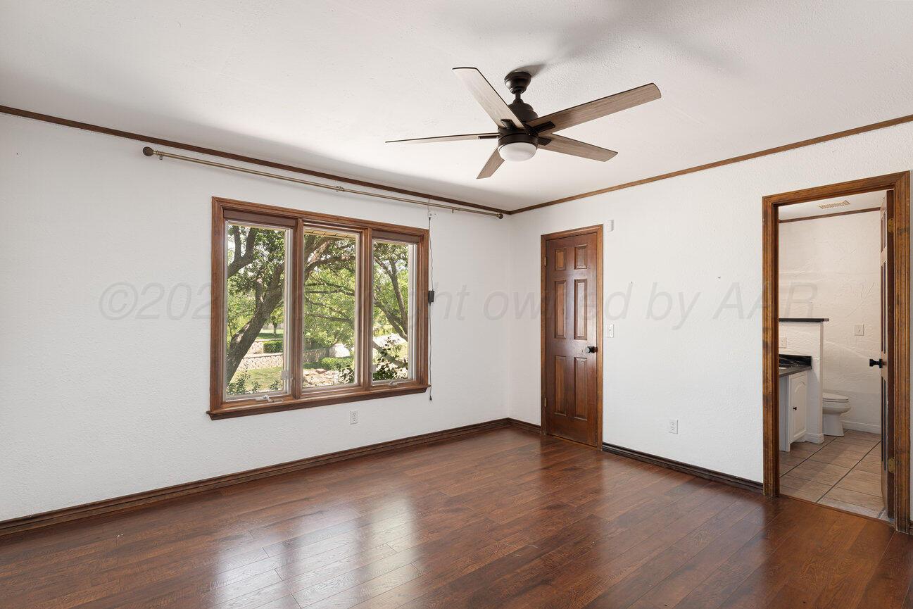 81 COUNTRY CLUB Drive