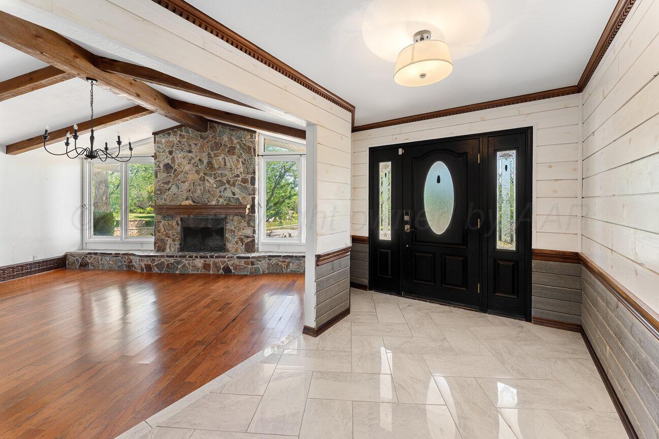 81 COUNTRY CLUB Drive