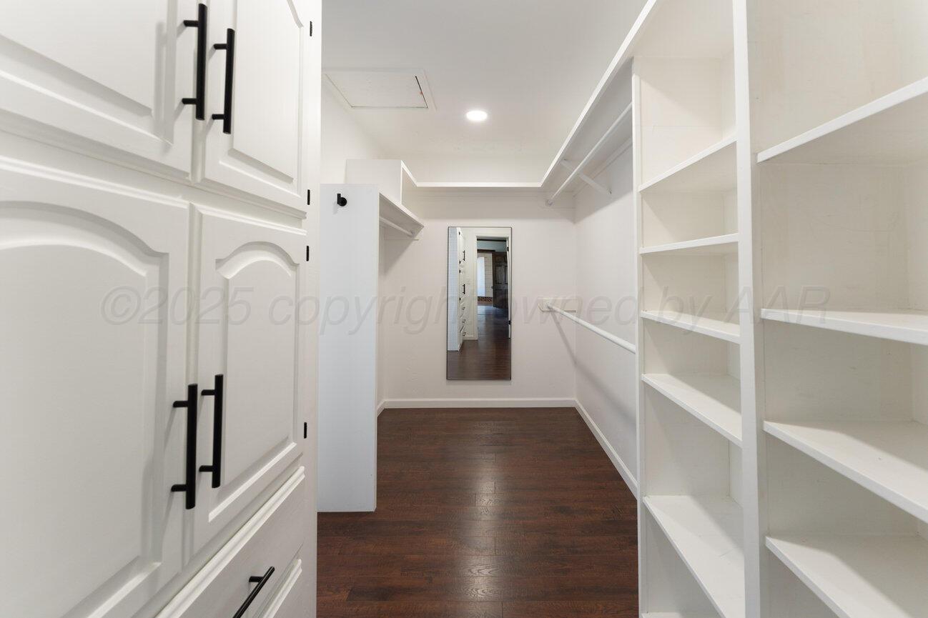 81 COUNTRY CLUB Drive