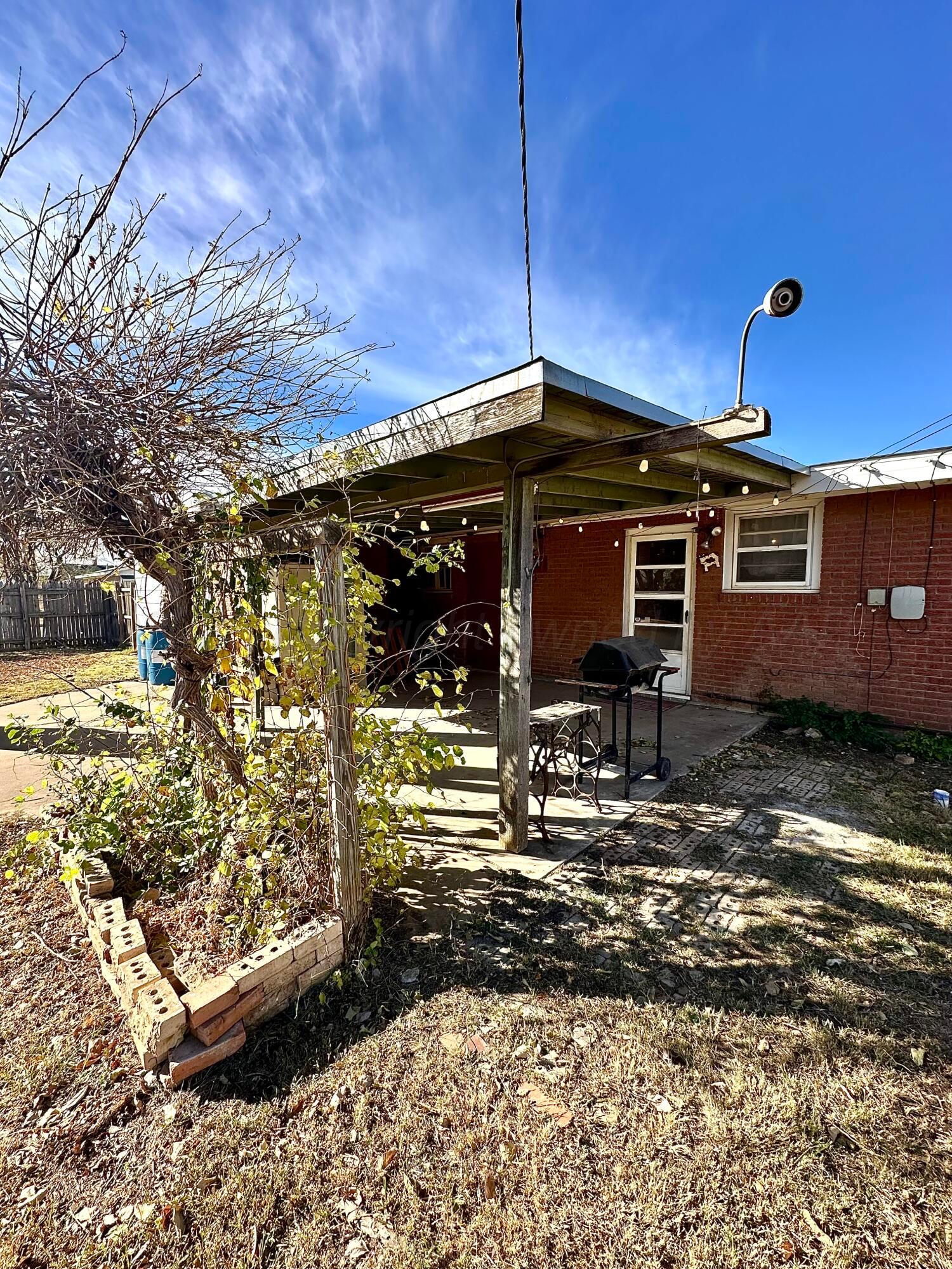 300 N Briscoe Avenue