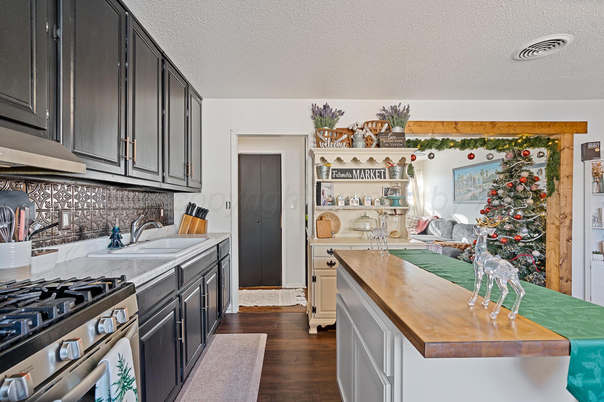 3107 S APACHE Street