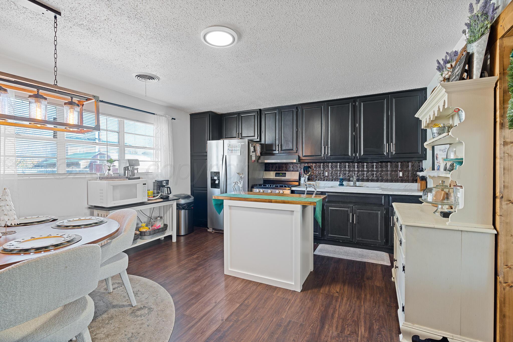 3107 S APACHE Street