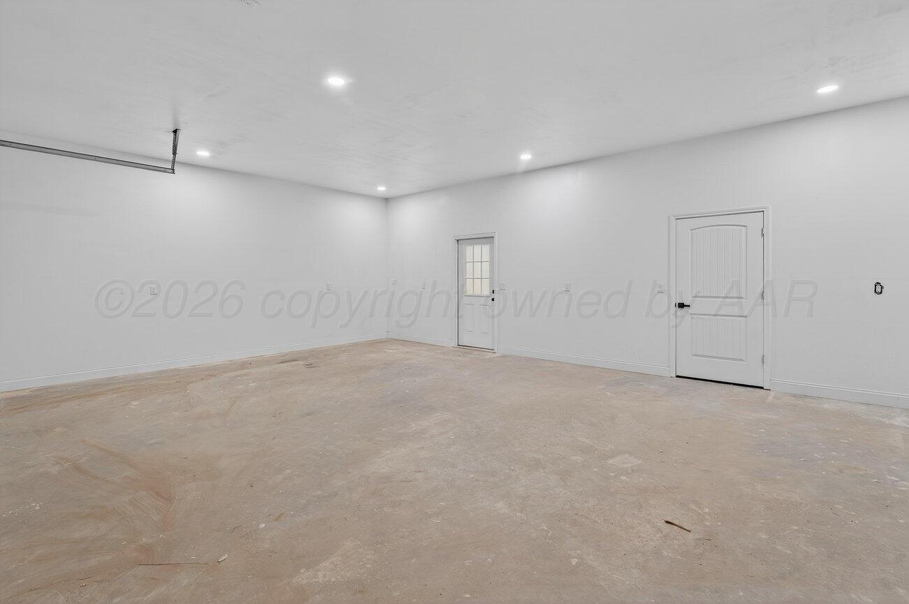 21150 W Farmers Avenue