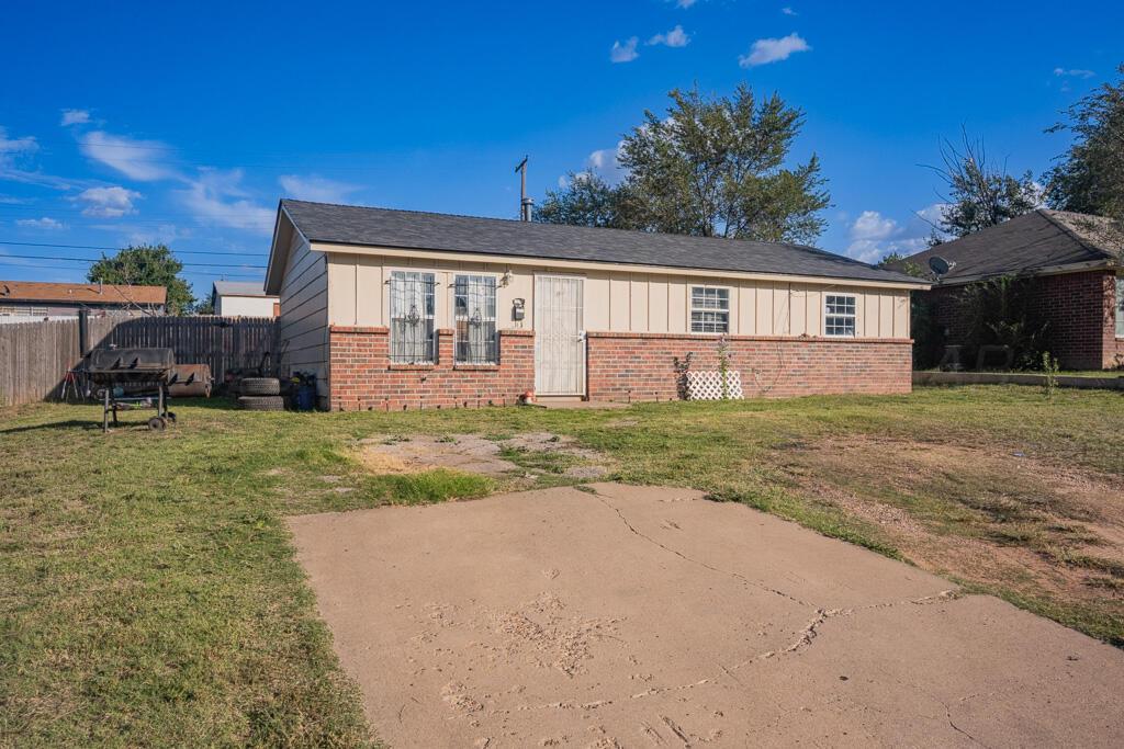 2714 OAK Drive