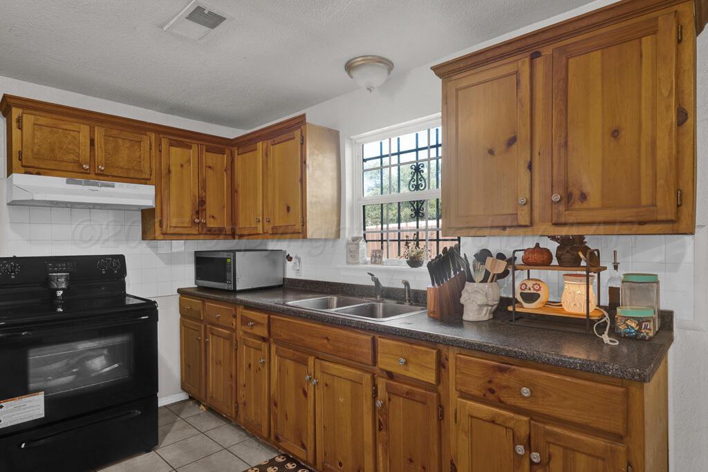 2714 OAK Drive