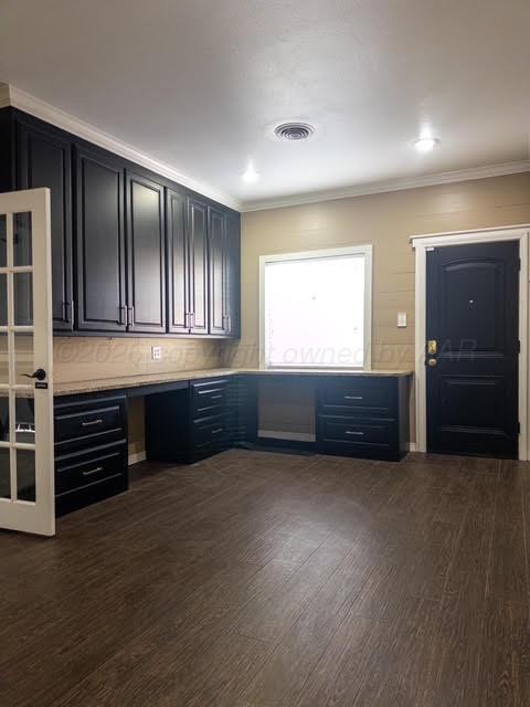 2222 S Travis Street