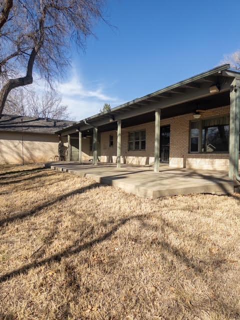 2222 S Travis Street