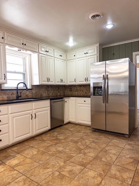 2222 S Travis Street