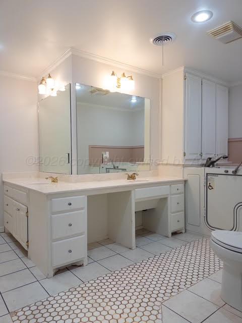 2222 S Travis Street