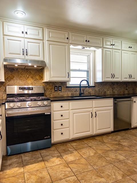 2222 S Travis Street