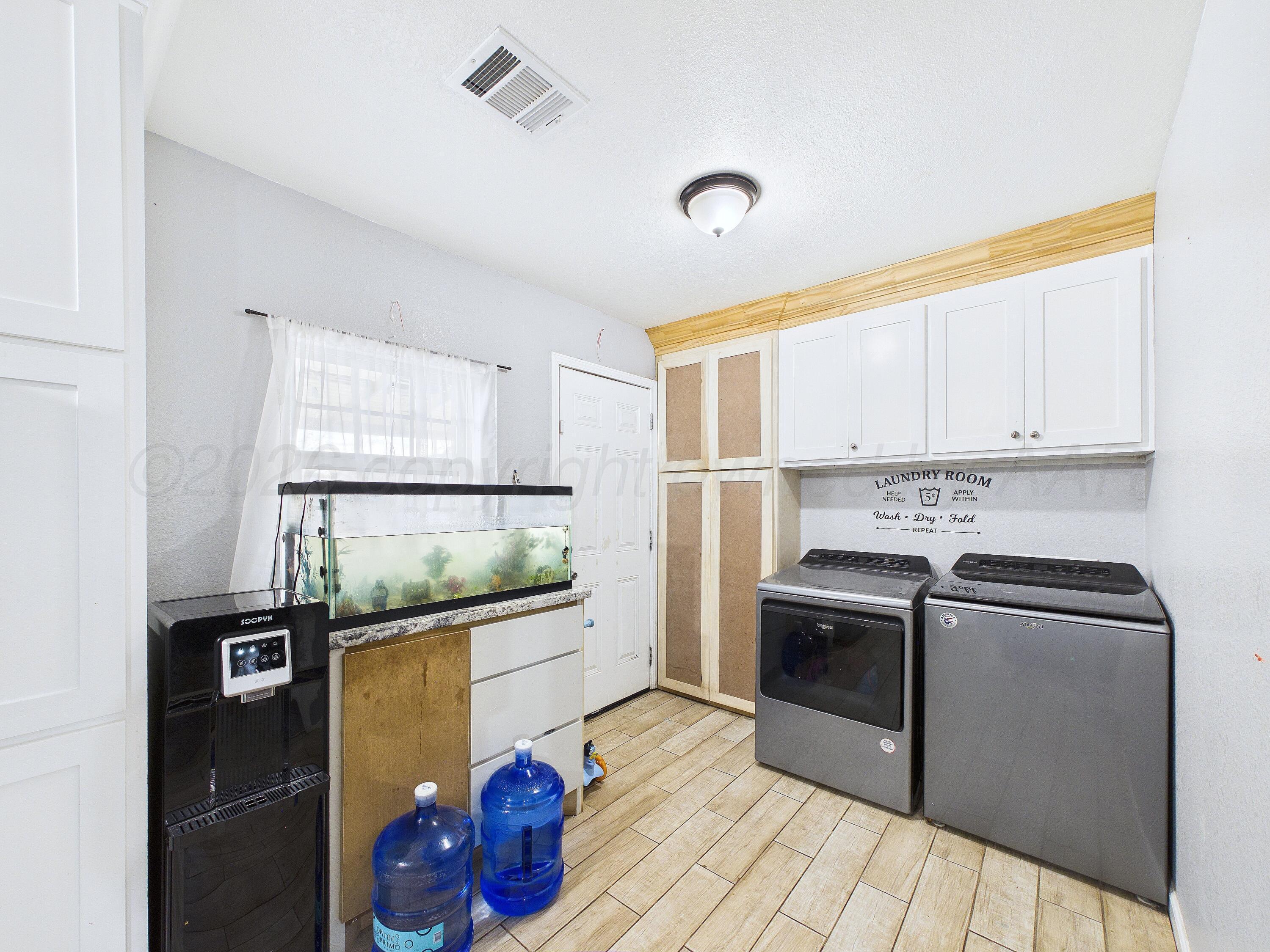 1103 BLUEBELL Street