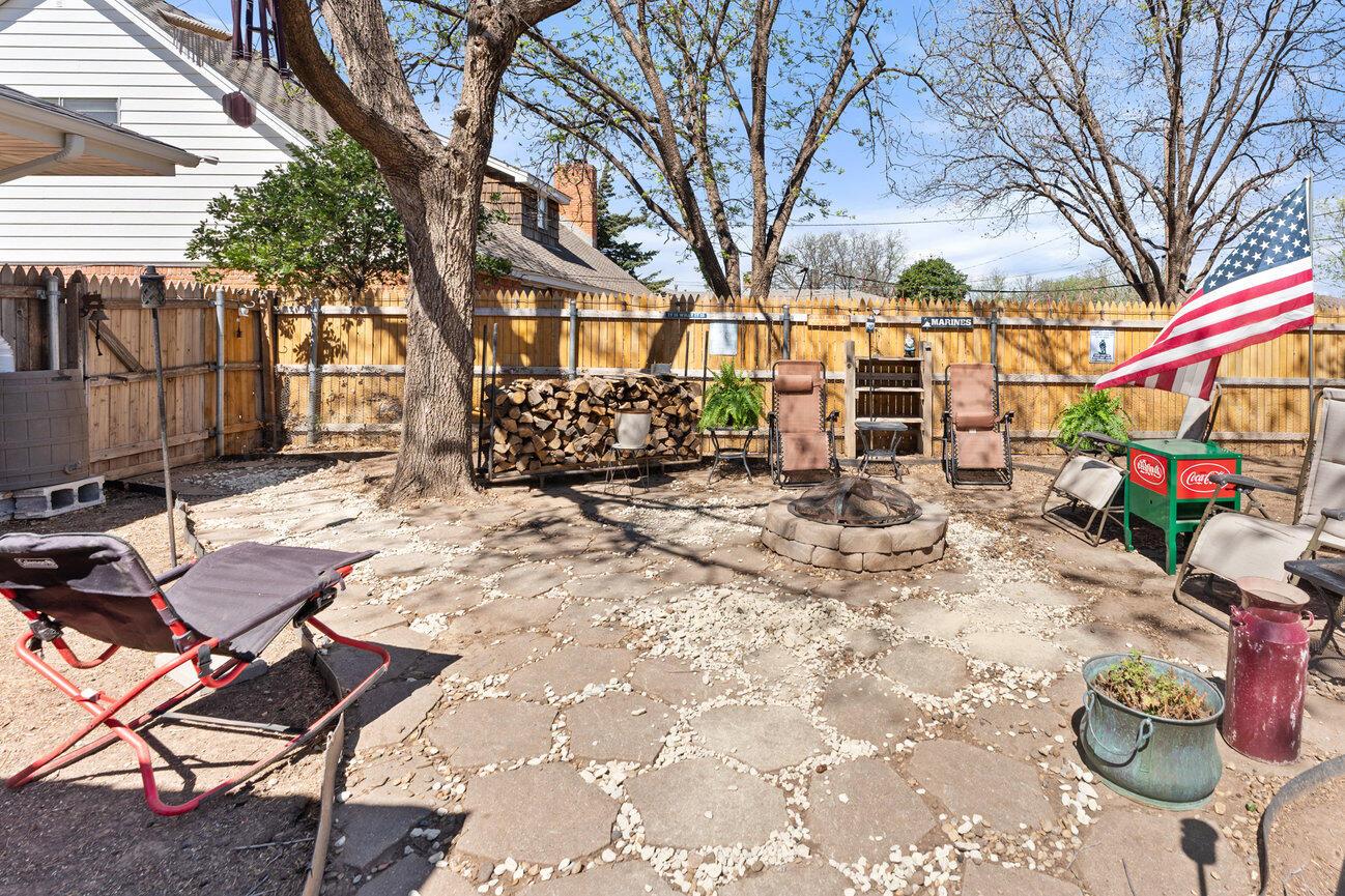 2820 LLOYD Drive
