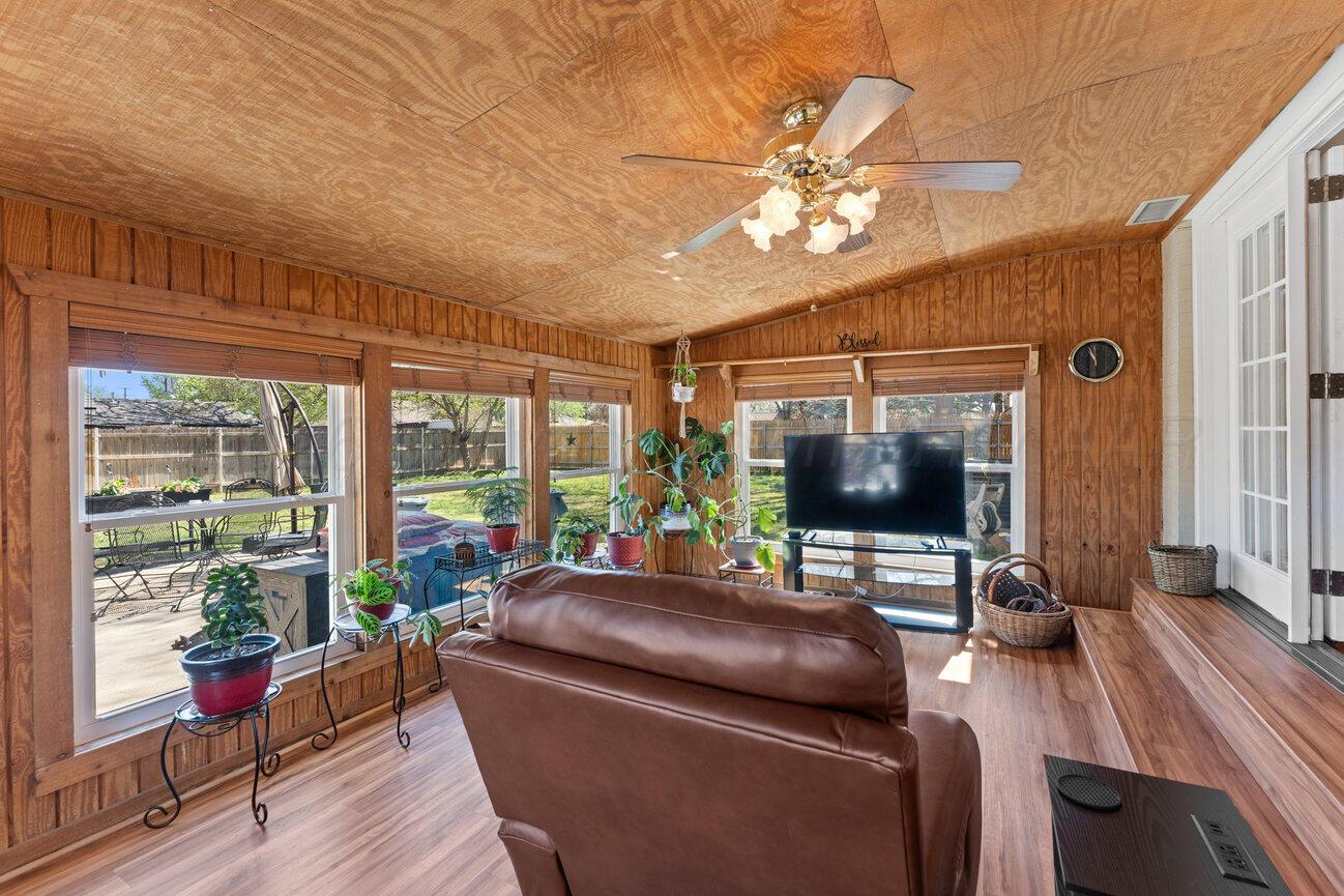 2820 LLOYD Drive