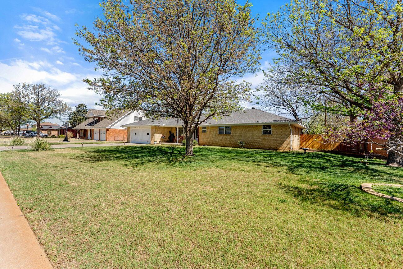 2820 LLOYD Drive