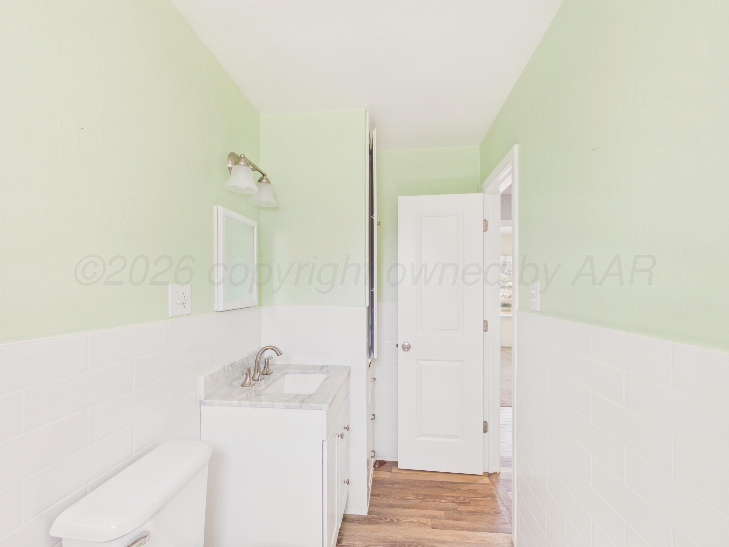 501 N LOWRY Street