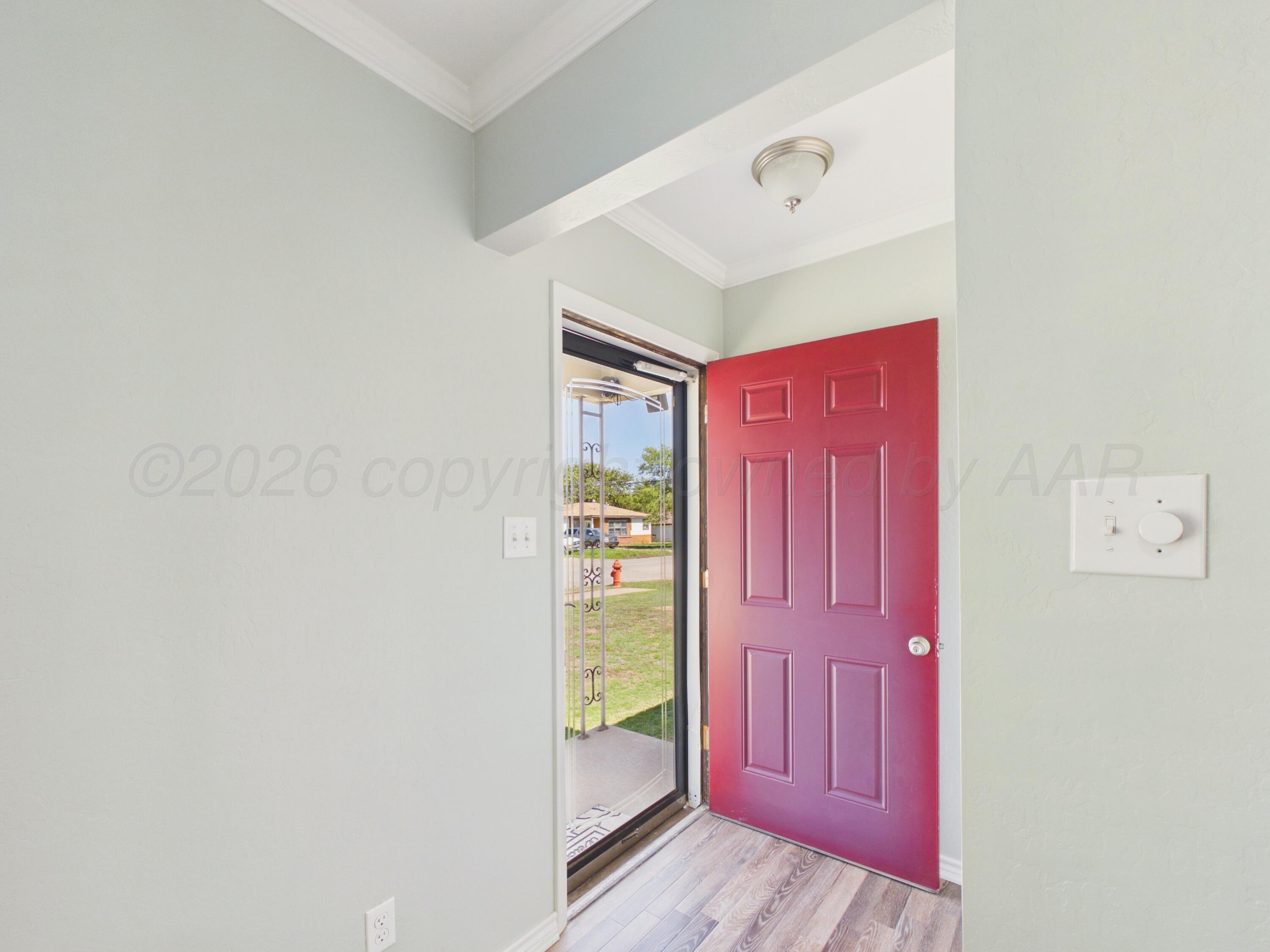 501 N LOWRY Street