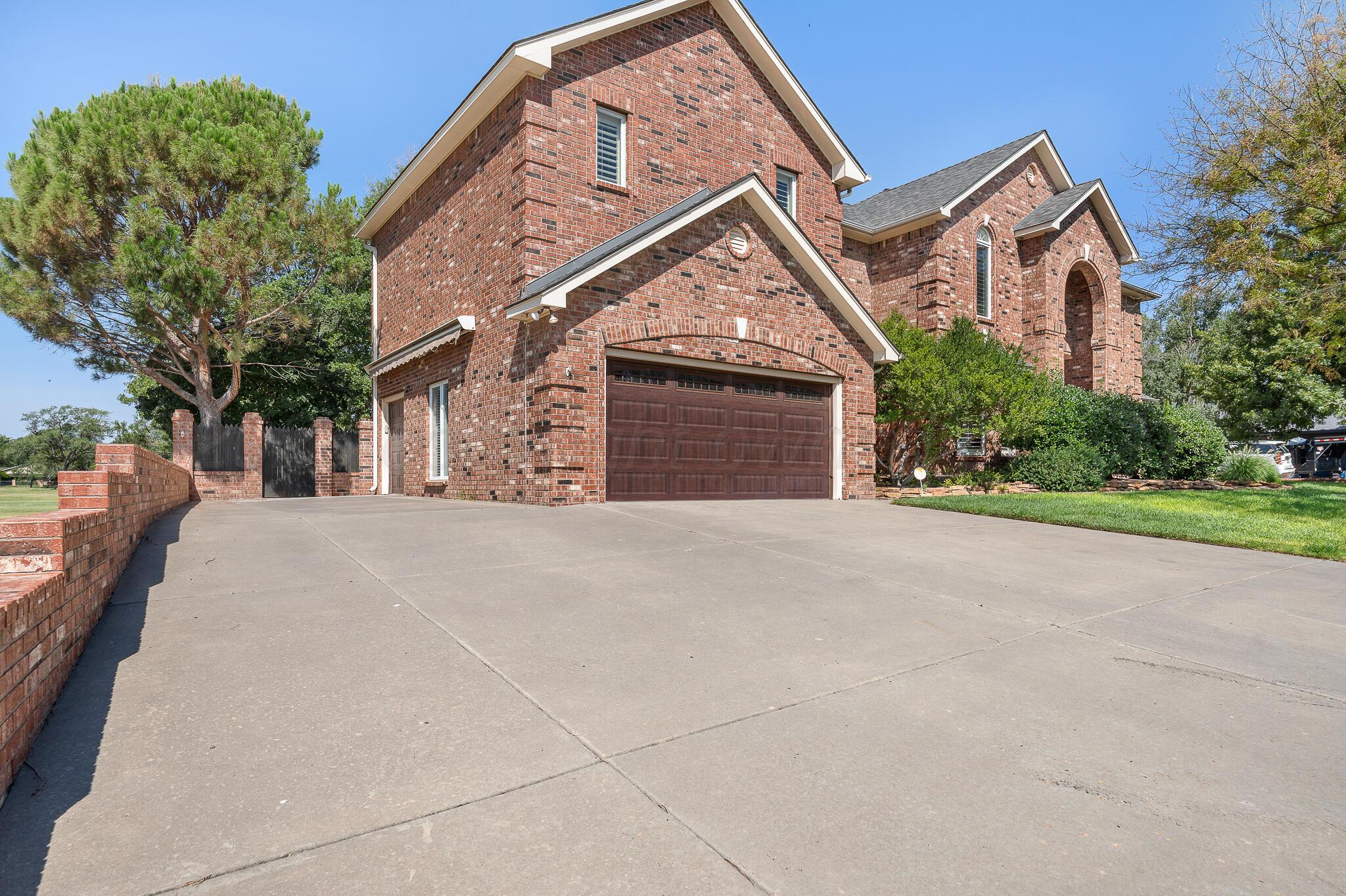 51 COUNTRY CLUB Drive