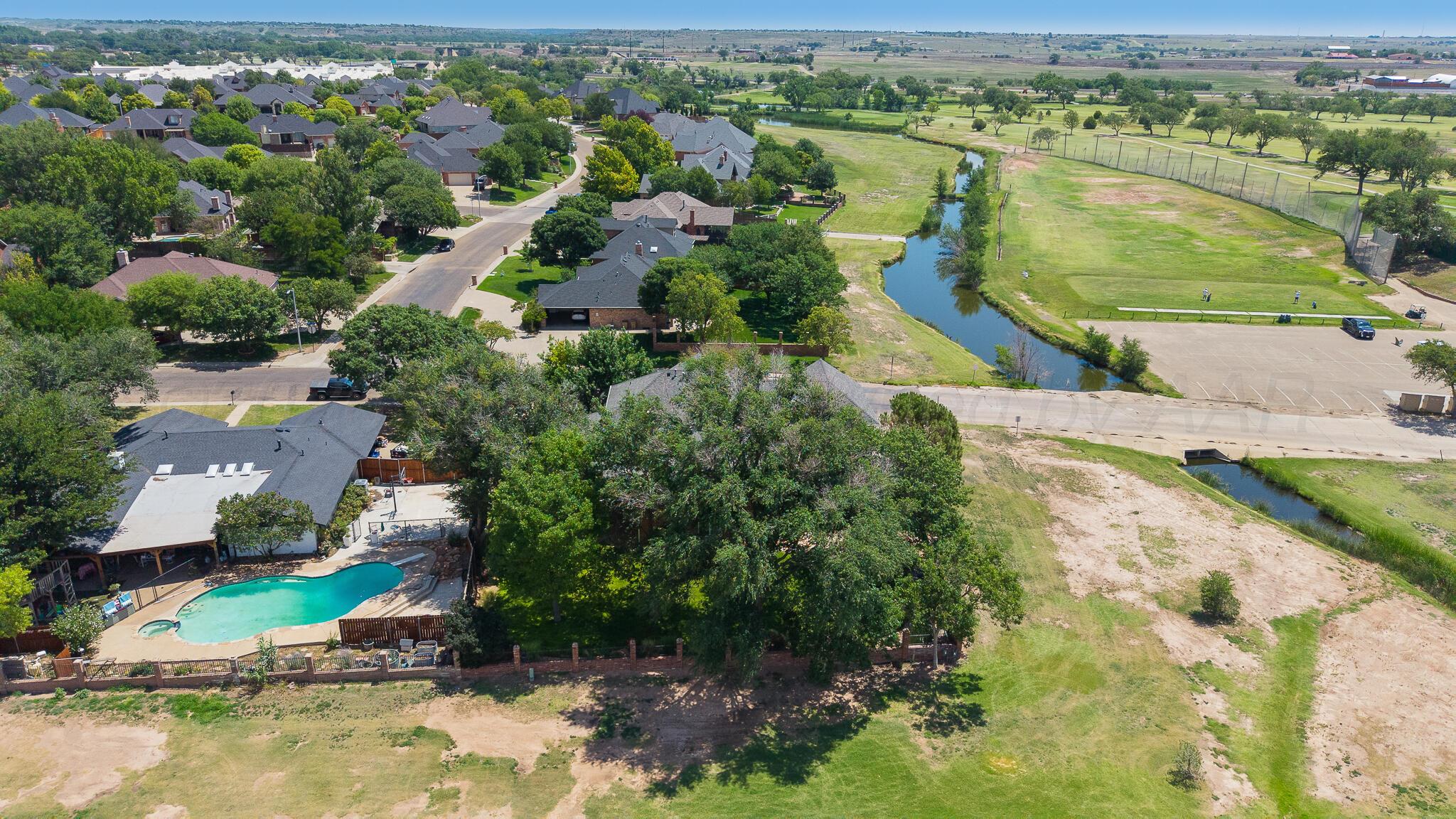 51 COUNTRY CLUB Drive