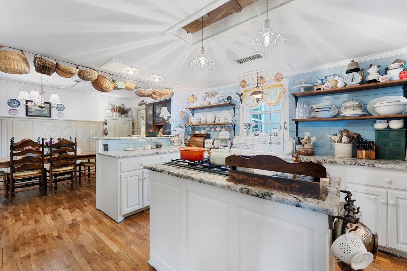 5211 RIVER Road