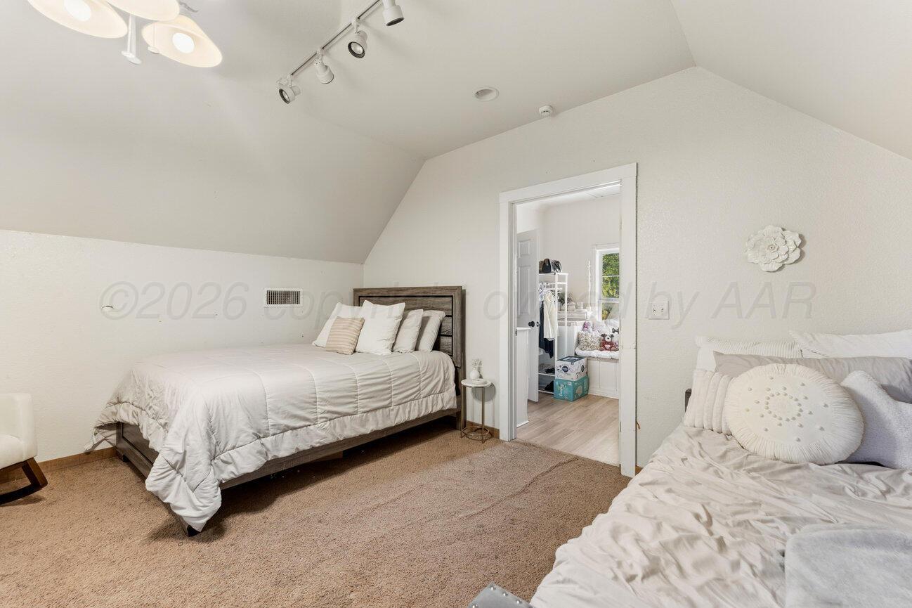 5211 RIVER Road