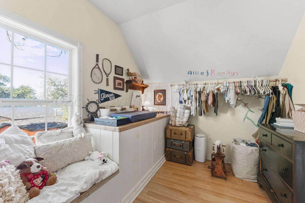 5211 RIVER Road