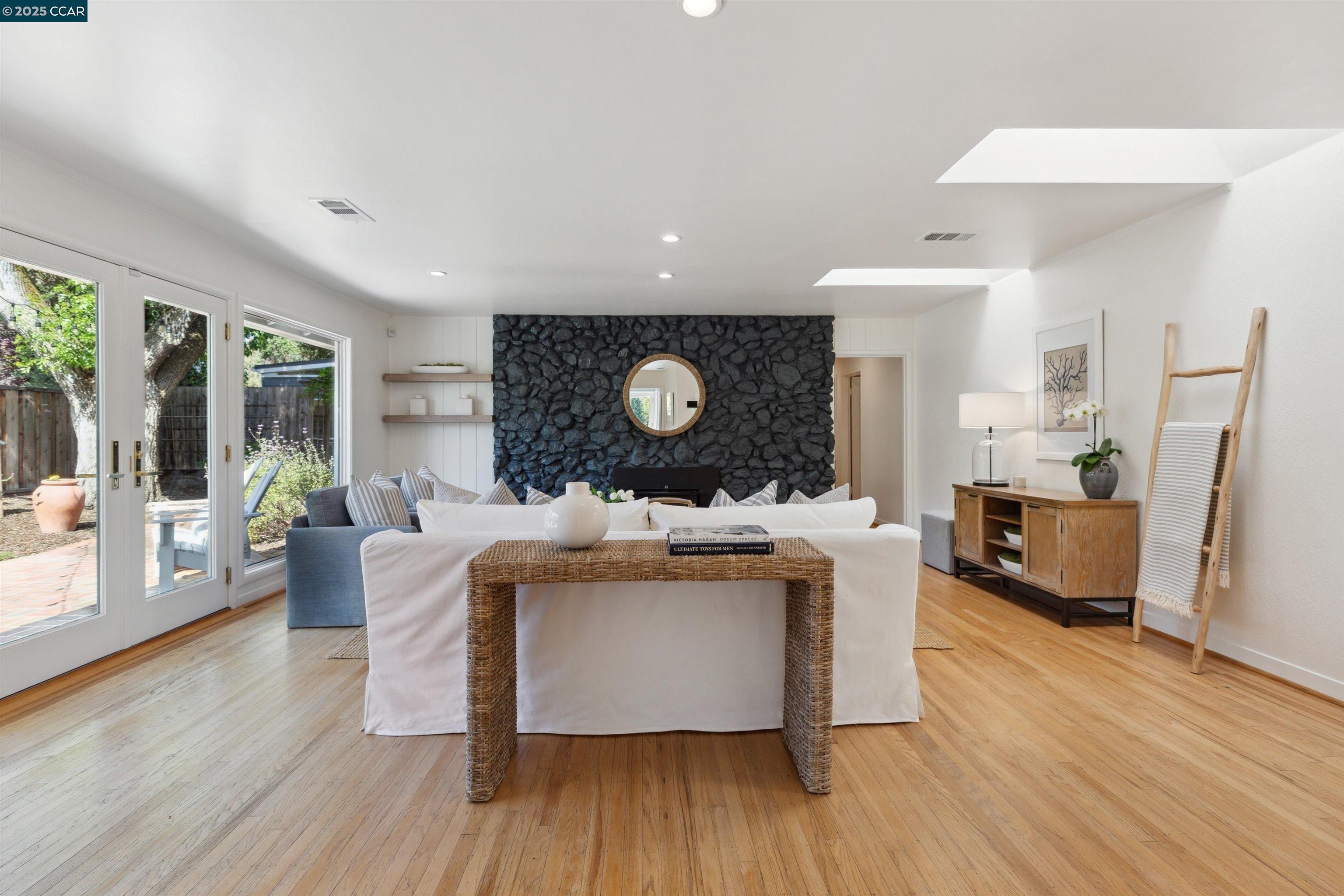 1848 Magnolia Way