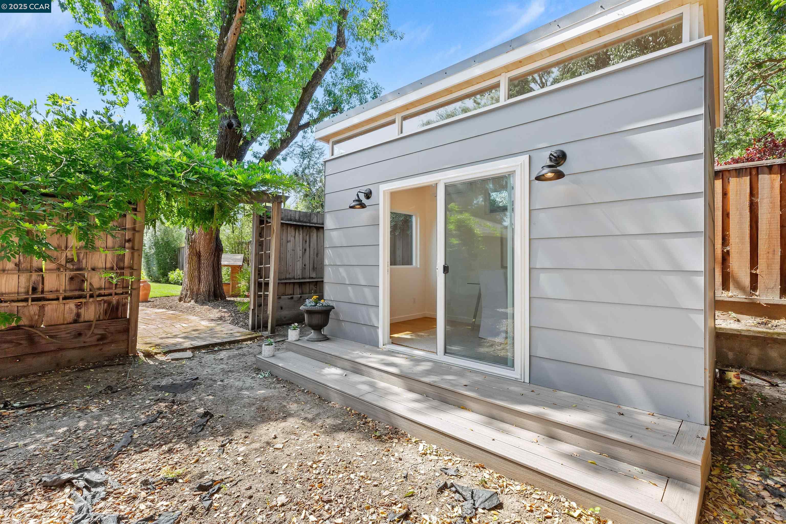 1848 Magnolia Way