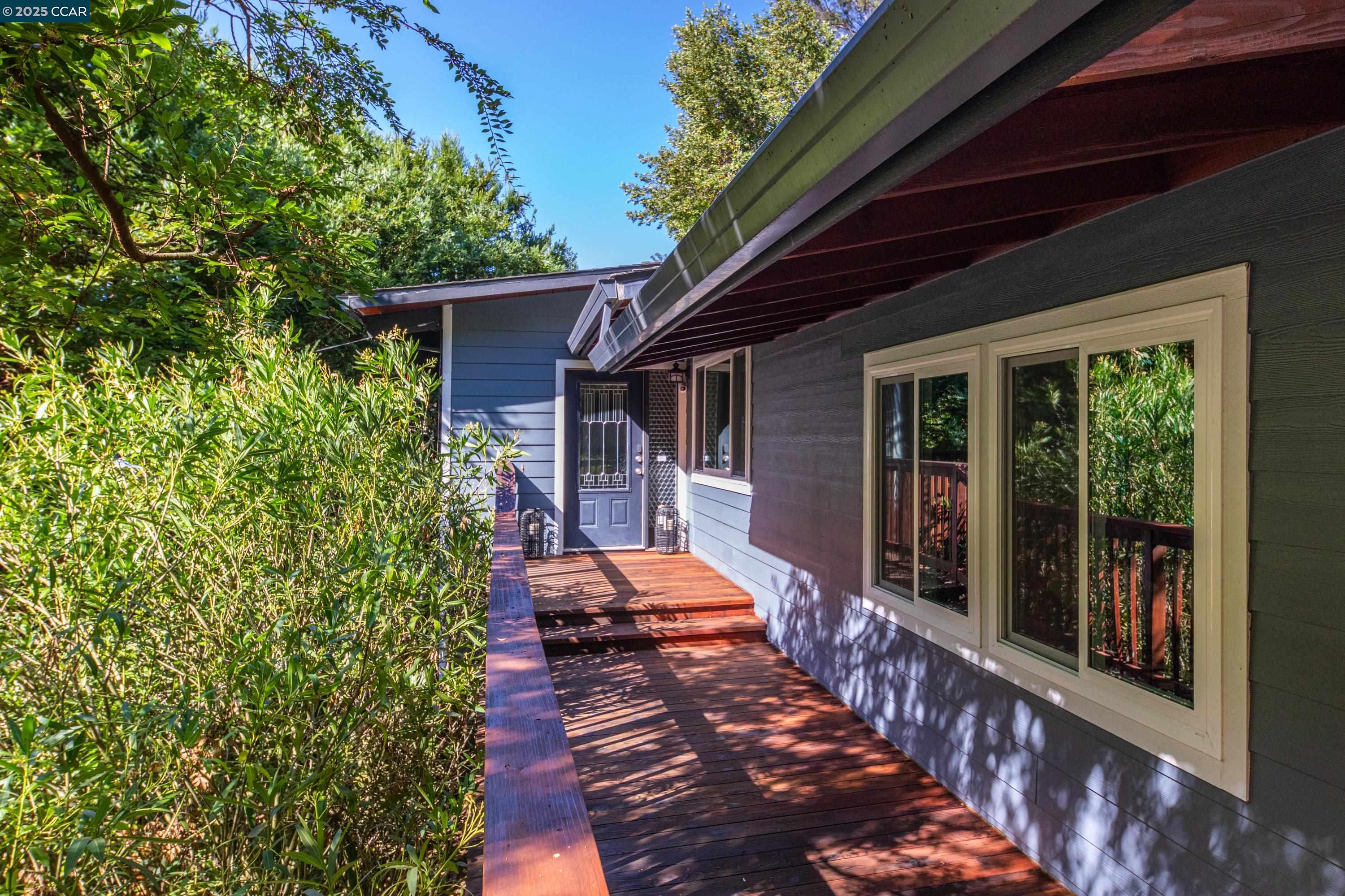 6701 Sobrante Rd, Oakland