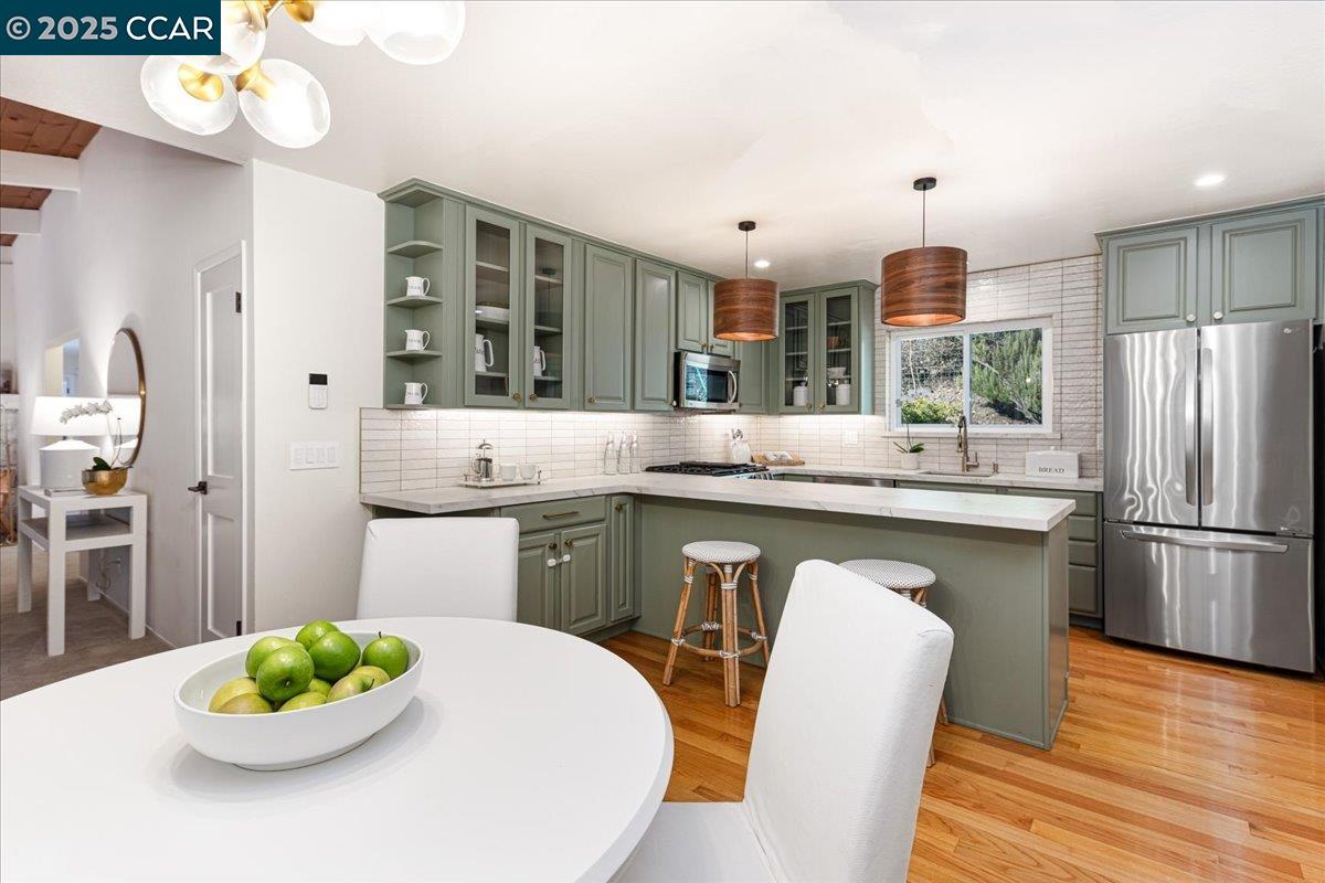 6701 Sobrante Rd, Oakland