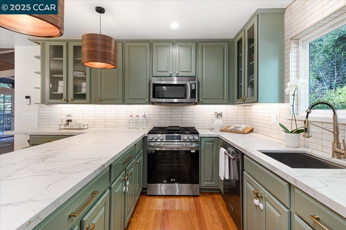 6701 Sobrante Rd, Oakland