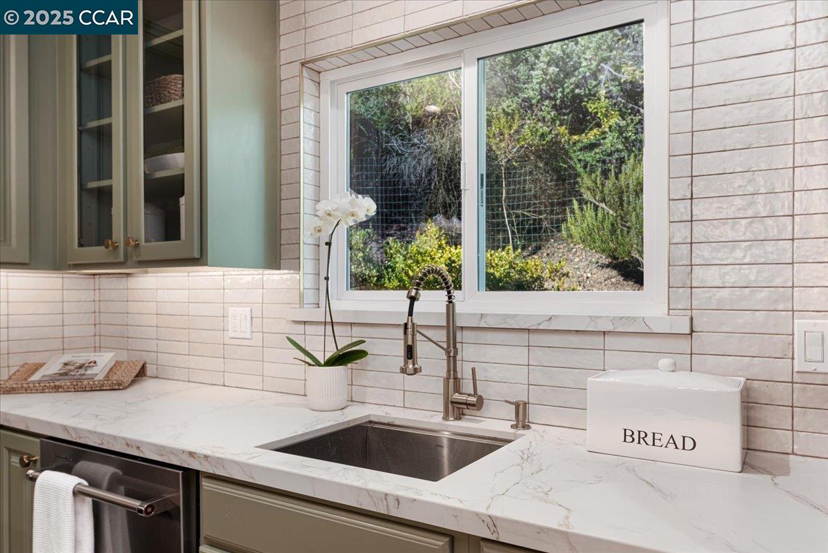 6701 Sobrante Rd, Oakland