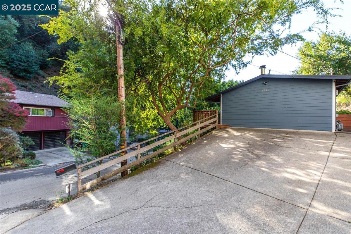 6701 Sobrante Rd, Oakland