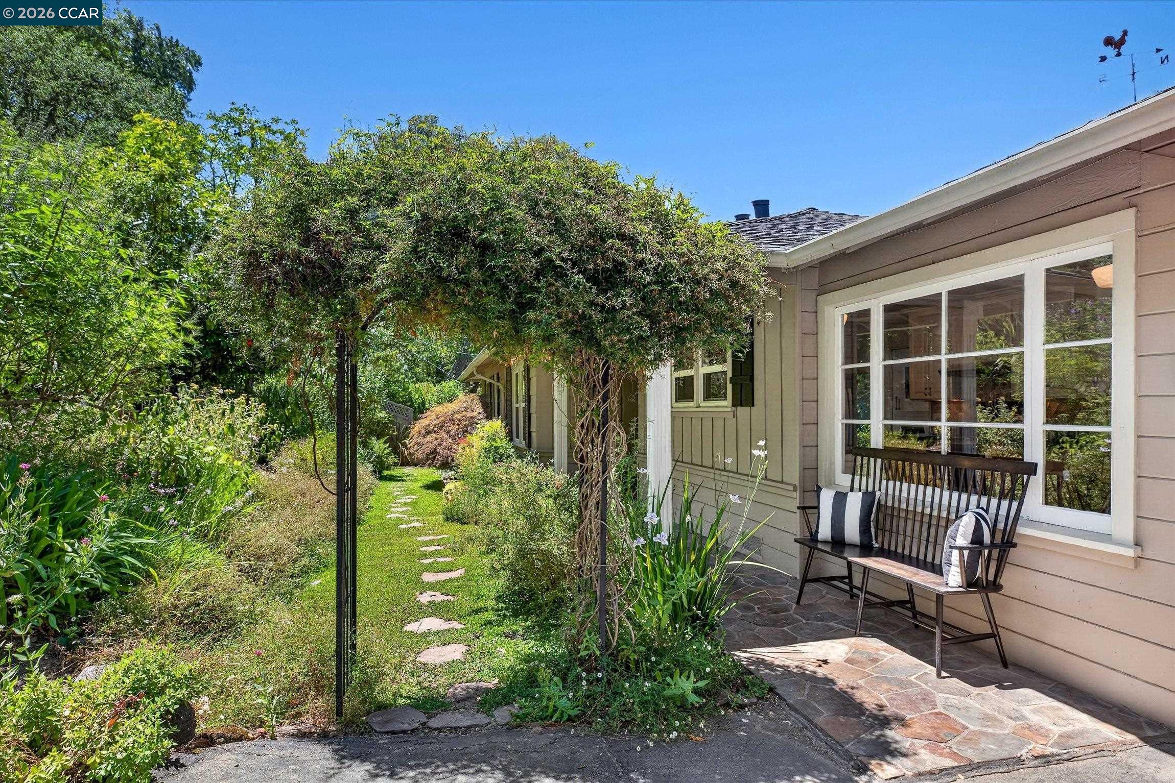 229 Manzanita Dr