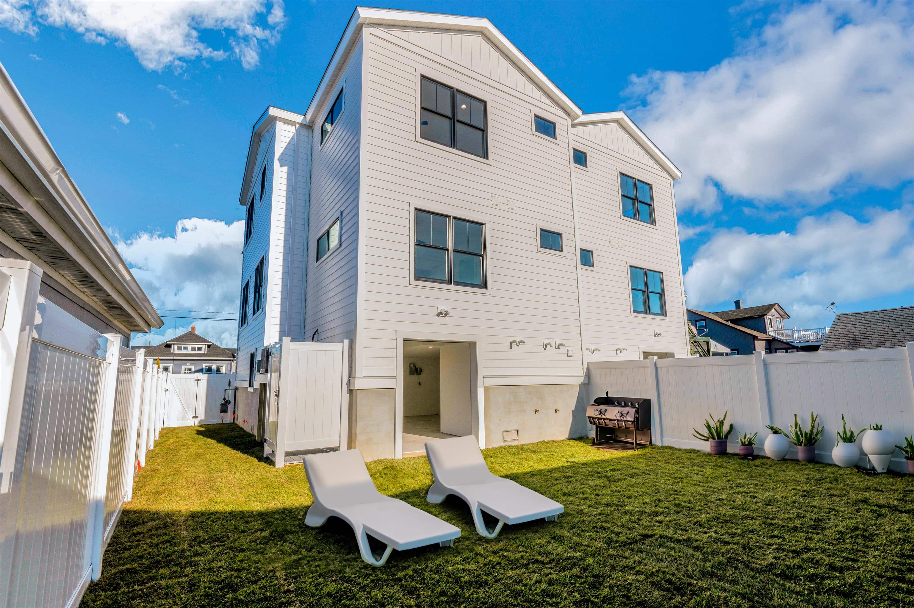 132 W Lavender Road Unit: West