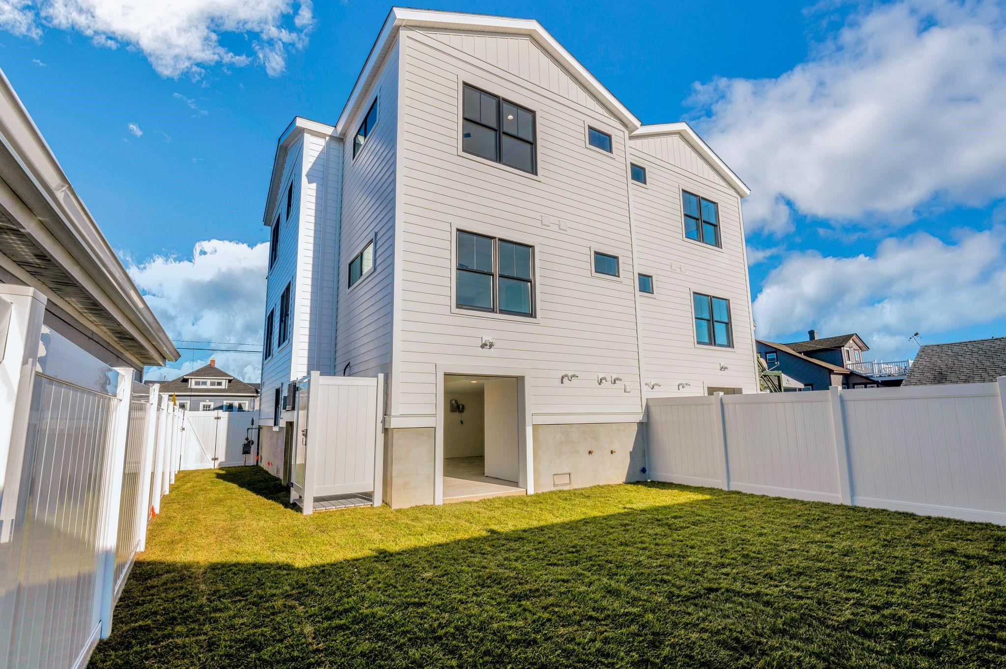 132 W Lavender Road Unit: West