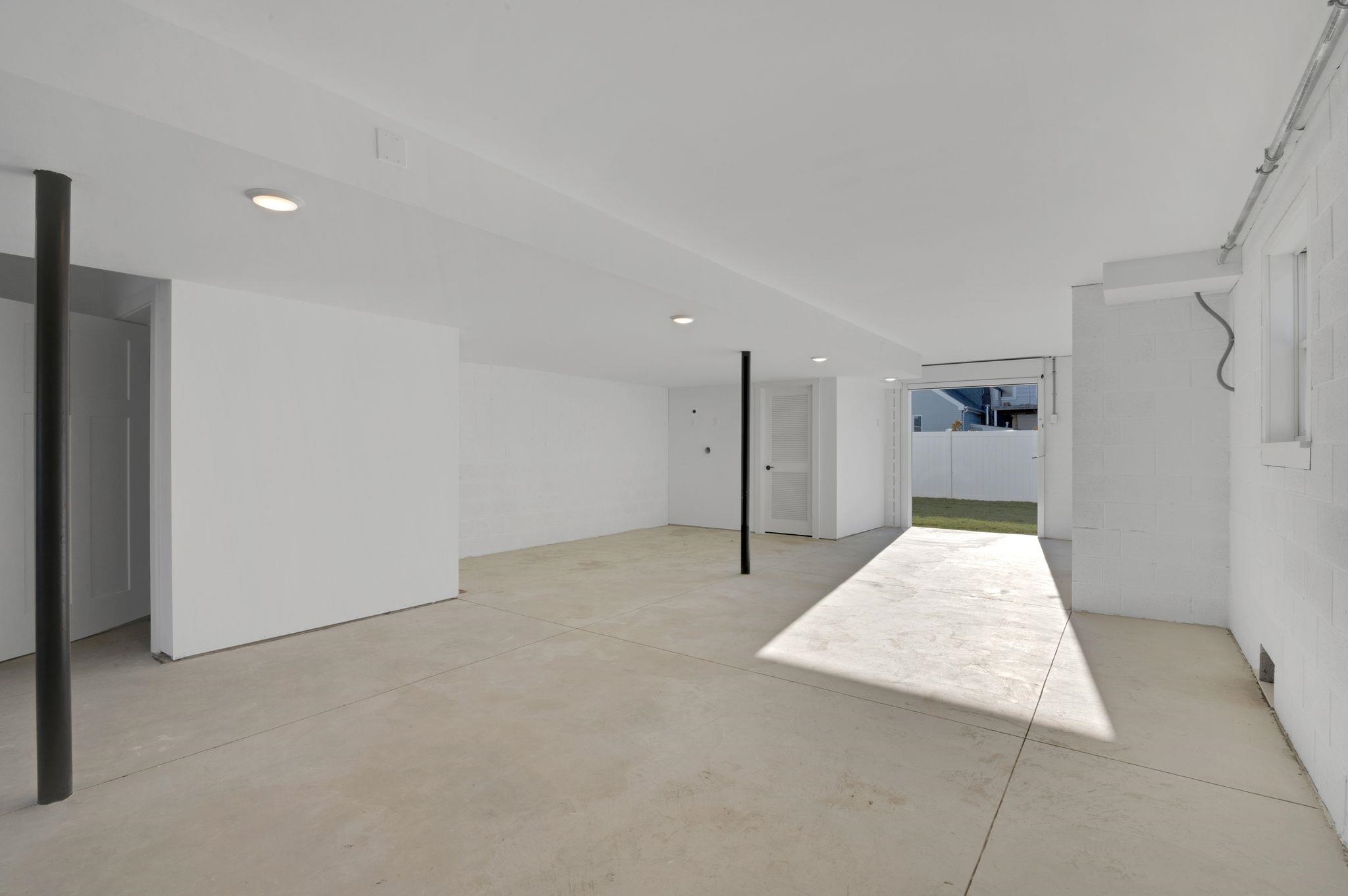 132 W Lavender Road Unit: West