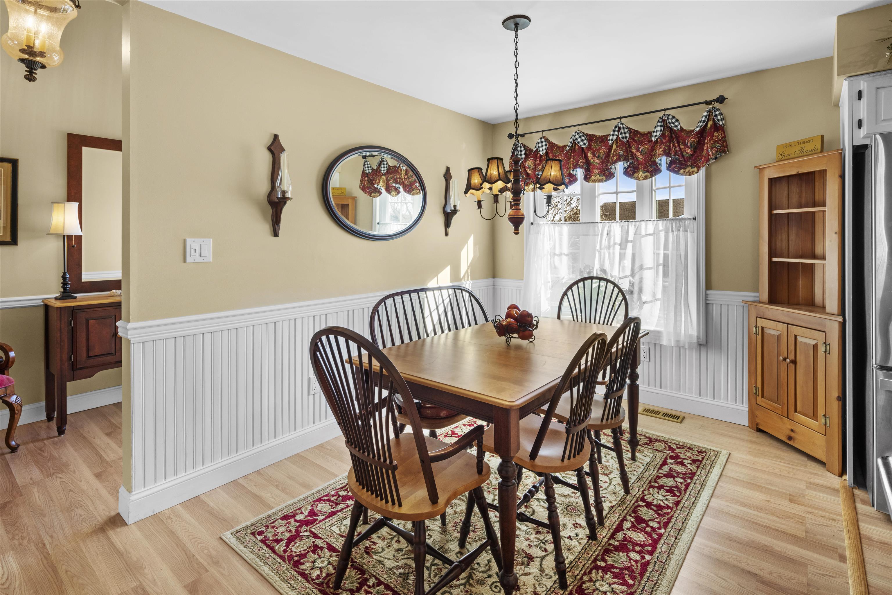 202 W Vineyard Court
