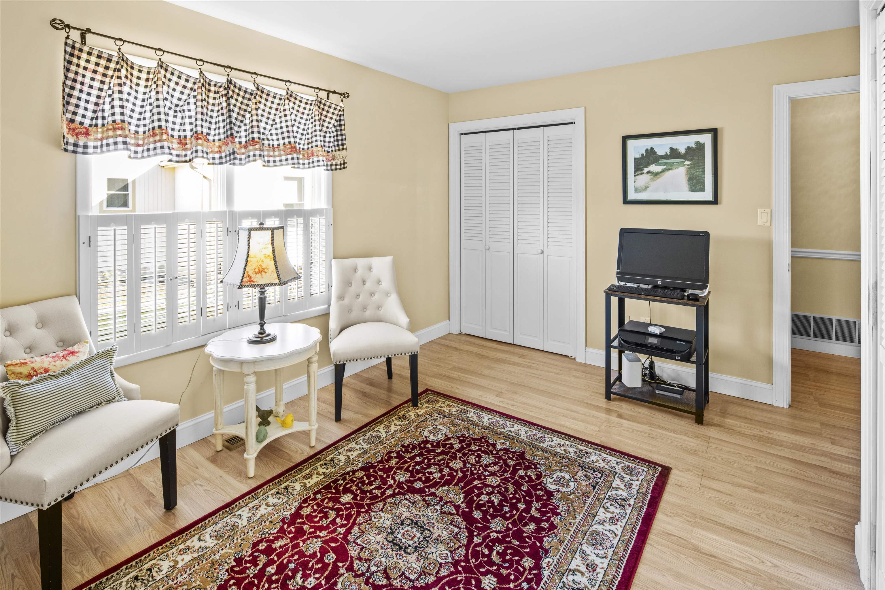 202 W Vineyard Court