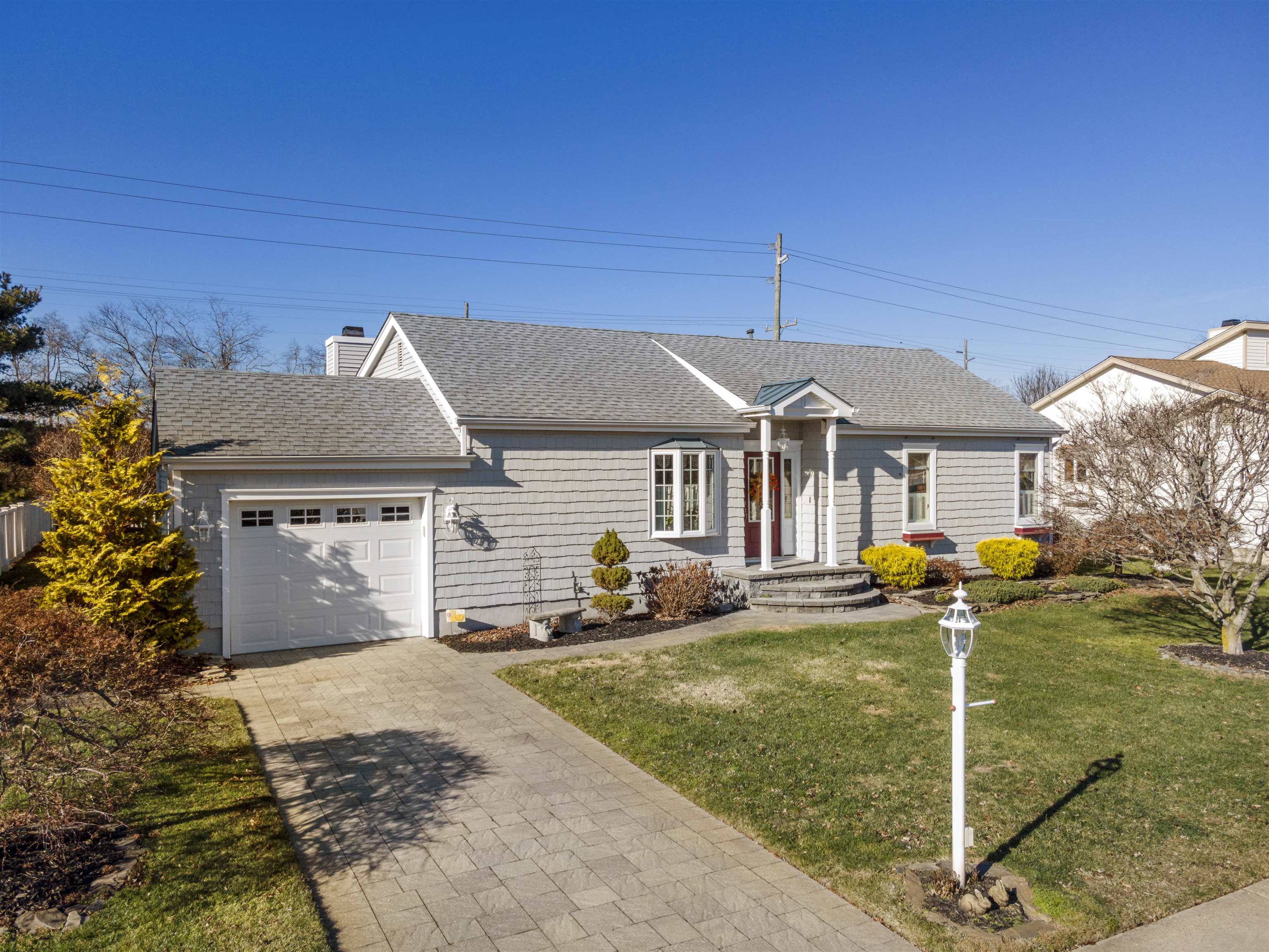 202 W Vineyard Court