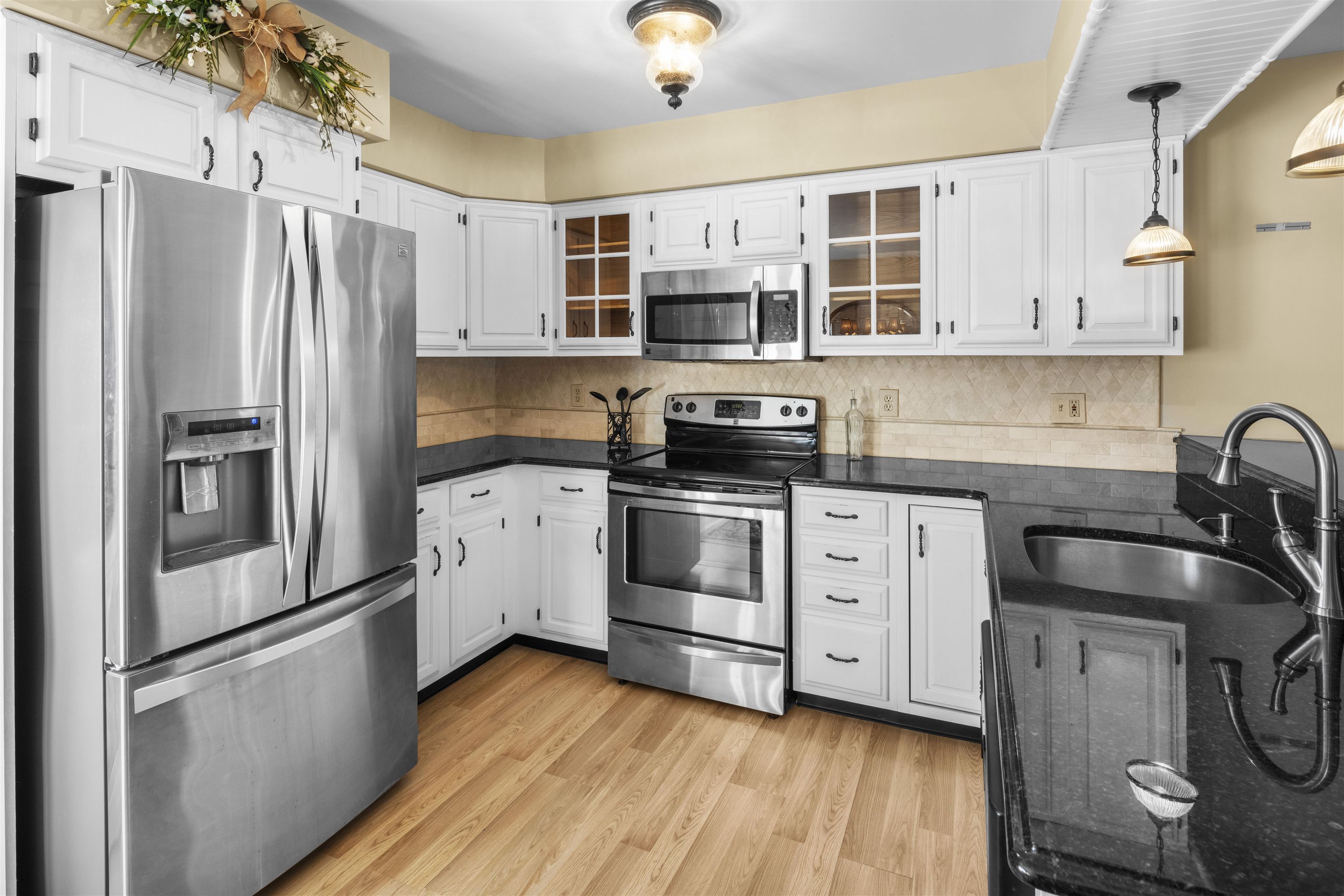 202 W Vineyard Court