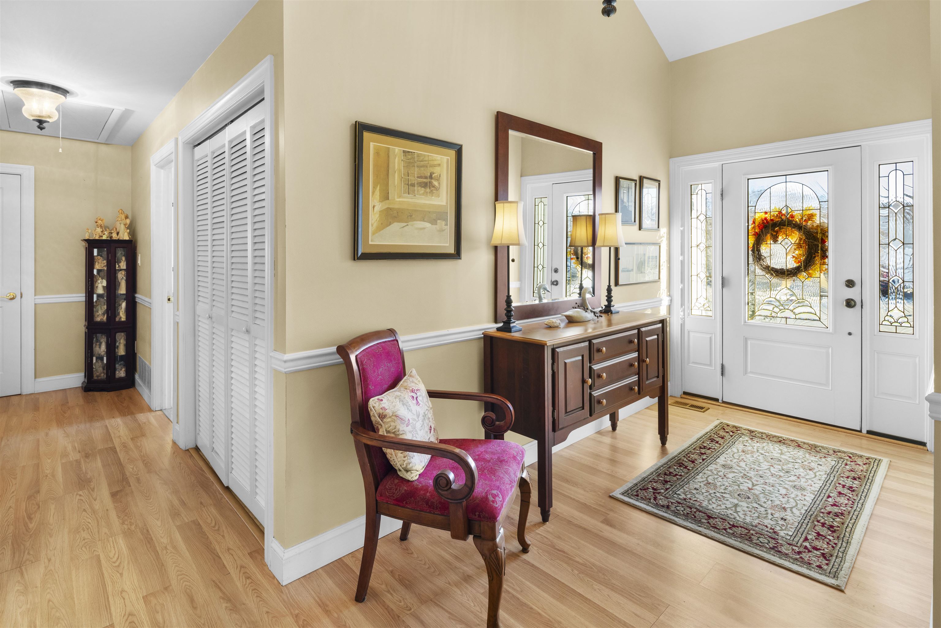 202 W Vineyard Court