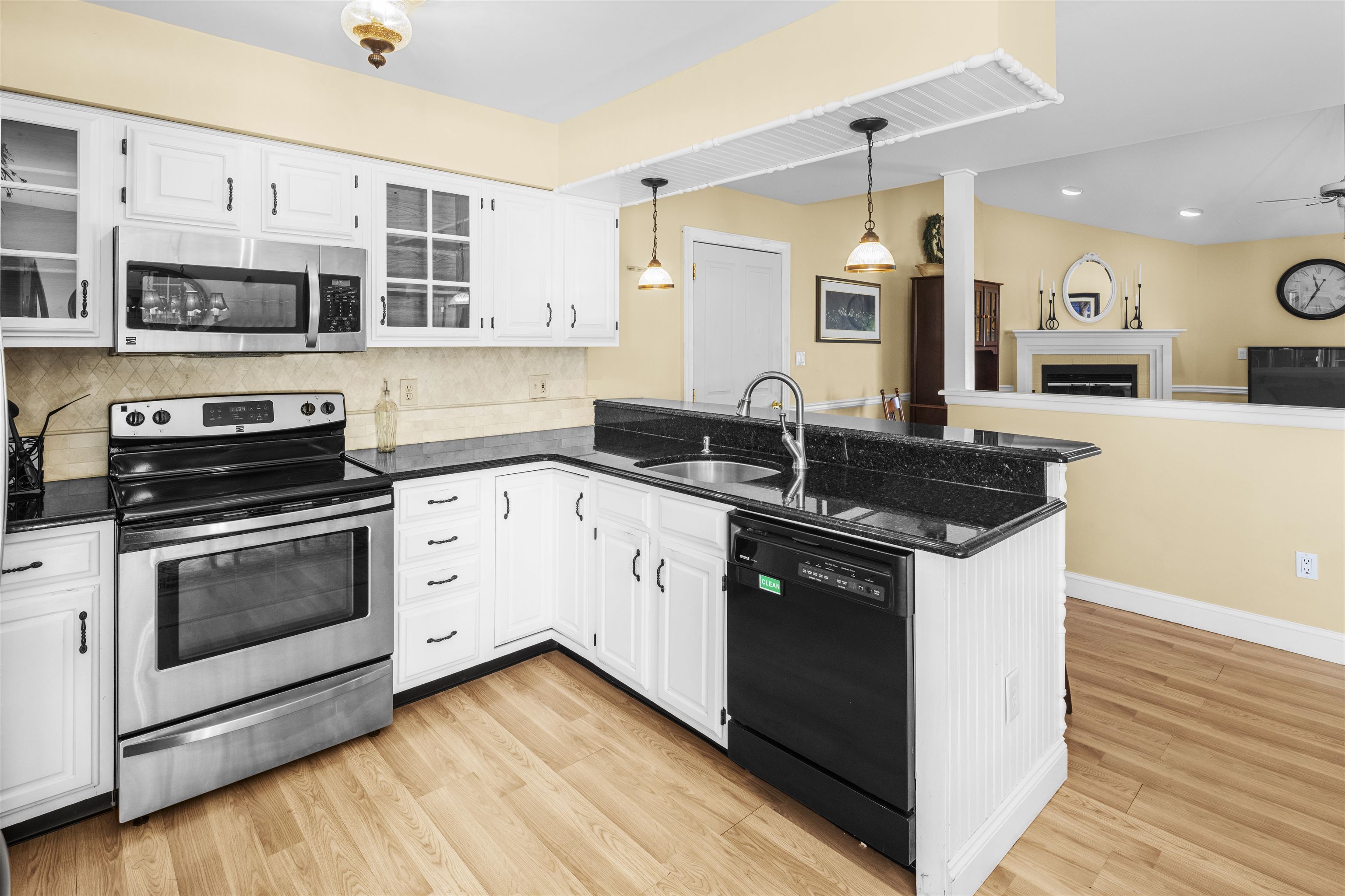 202 W Vineyard Court