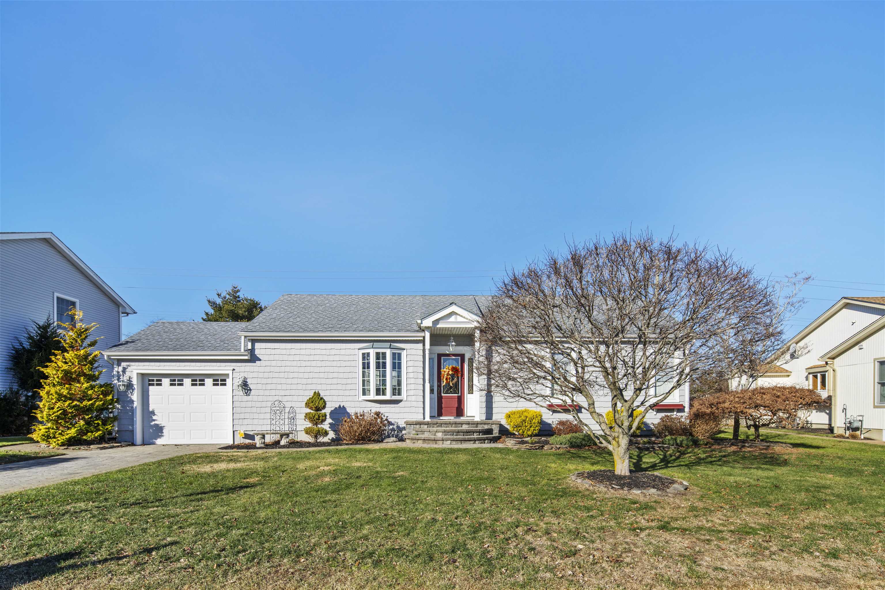 202 W Vineyard Court