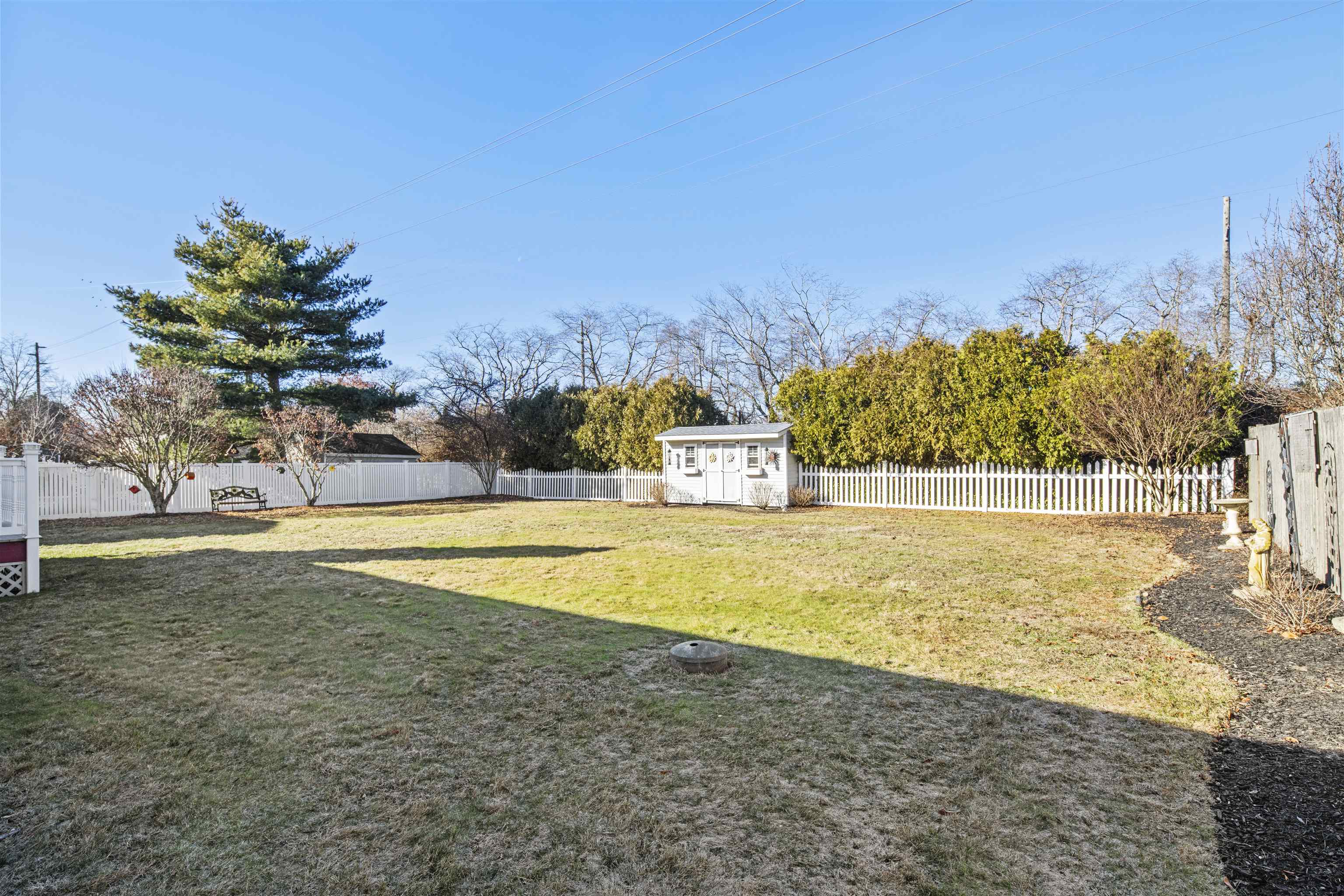 202 W Vineyard Court