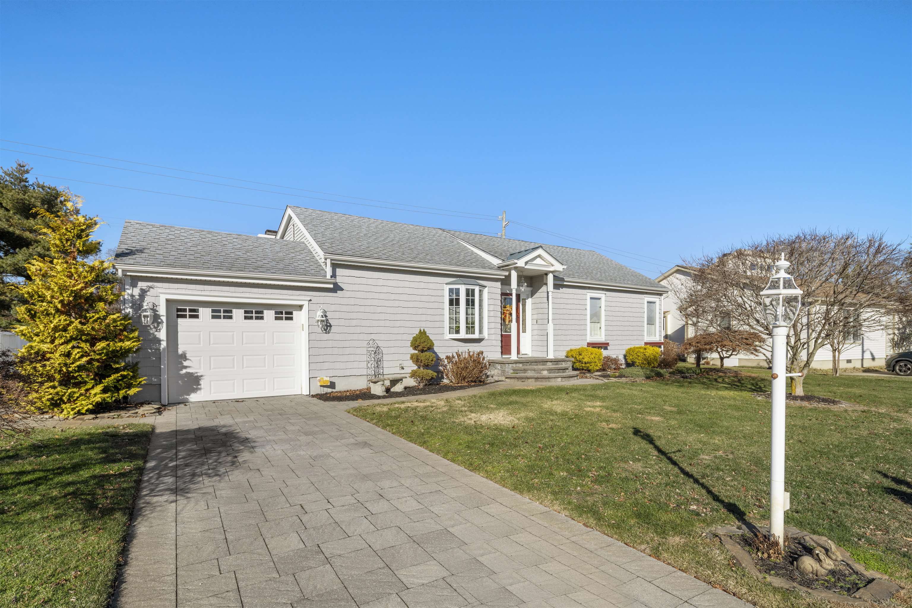 202 W Vineyard Court