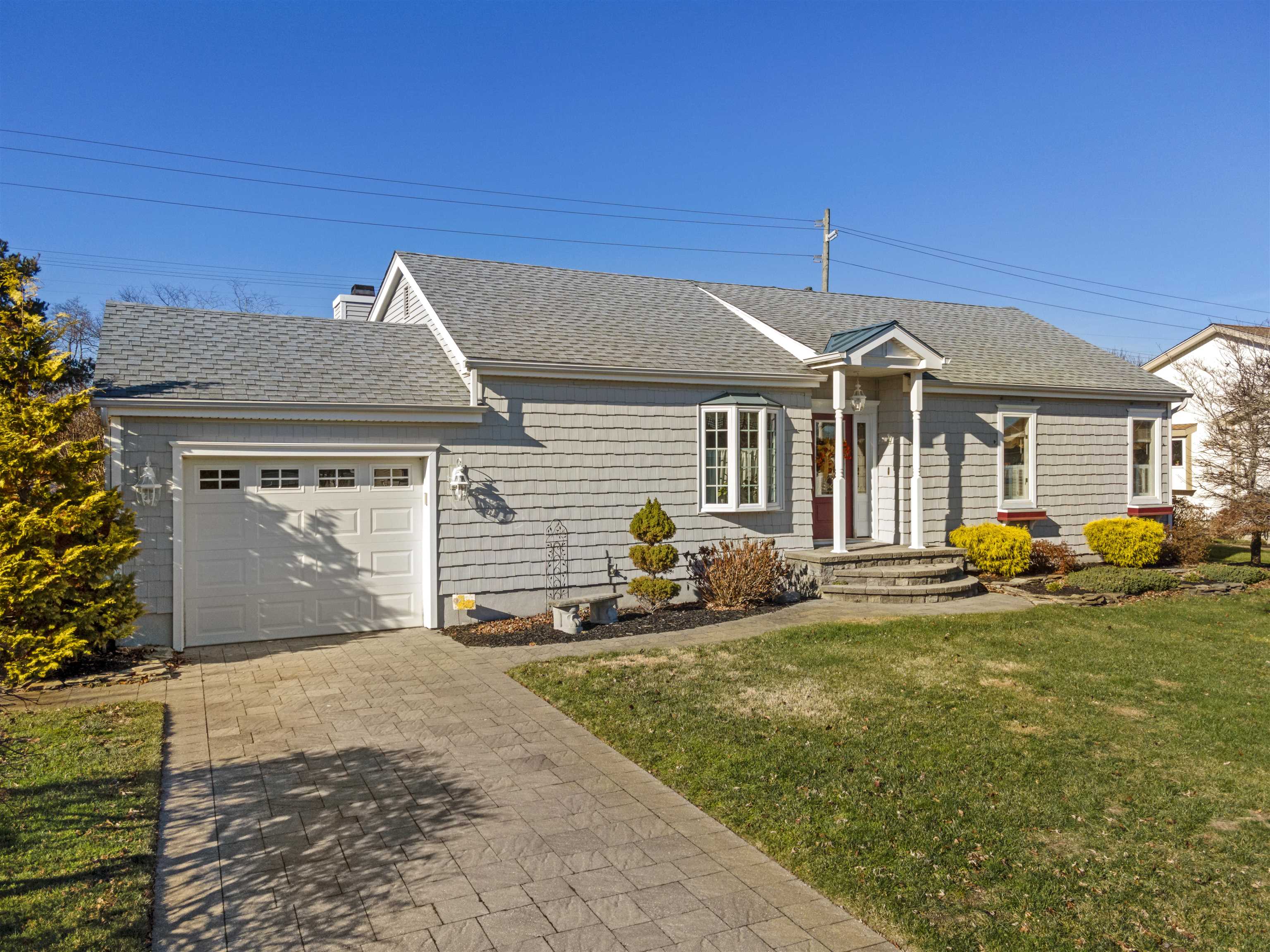202 W Vineyard Court